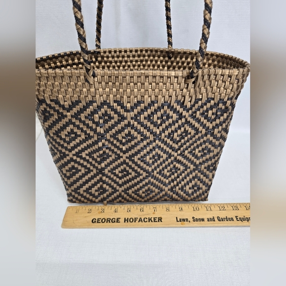 Chic Woven Tote Bag - Black and Brown - Picture 4 of 9